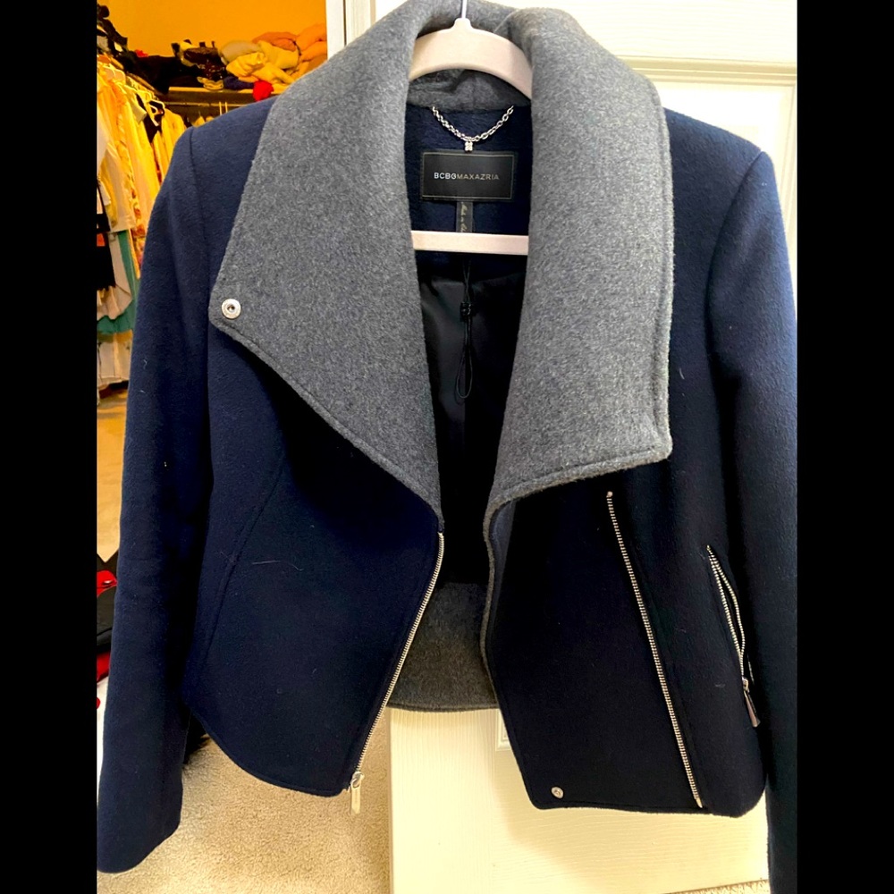 Bcbg size xs. Color dark blue black